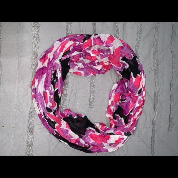 Lilly Pulitzer Riley Infinity Loop Scarf - Picture 3 of 3